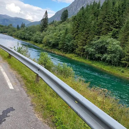 Timber Eresfjord Med Bat Til Leie
