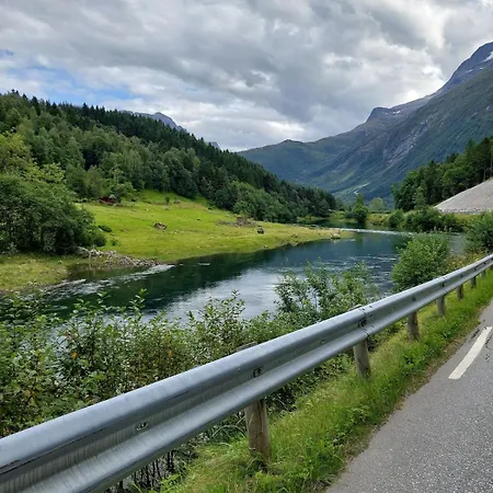 Timber Eresfjord Med Bat Til Leie *