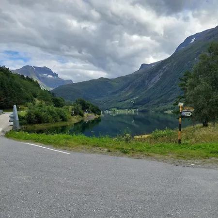 Timber Eresfjord Med Bat Til Leie