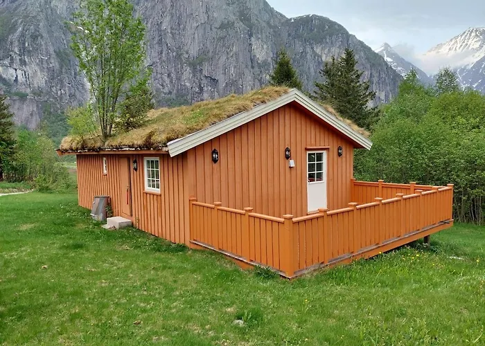 Semesterbostad Timber Eresfjord Med Bat Til Leie *