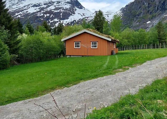 Semesterbostad Timber Eresfjord Med Bat Til Leie *