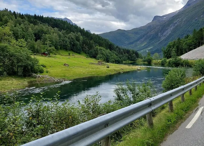 Timber Eresfjord Med Bat Til Leie *