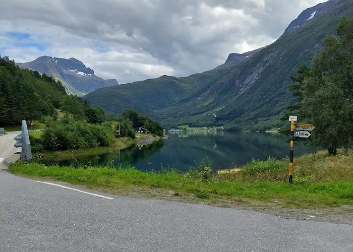 Timber Eresfjord Med Bat Til Leie